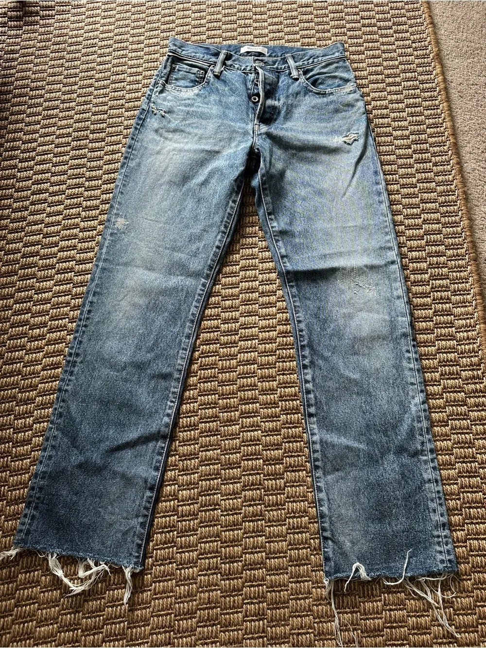 Moussy Vintage Women’s Size 26 Medium Wash Straight Leg Raw Hem Distressed Jeans